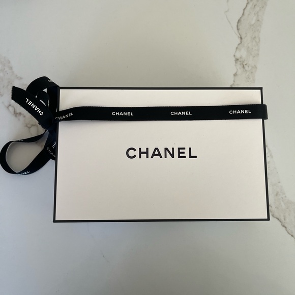 Chanel number 5 L’EAU toilet refillable purse, spray set, NWT, Chanel white - Picture 3 of 6